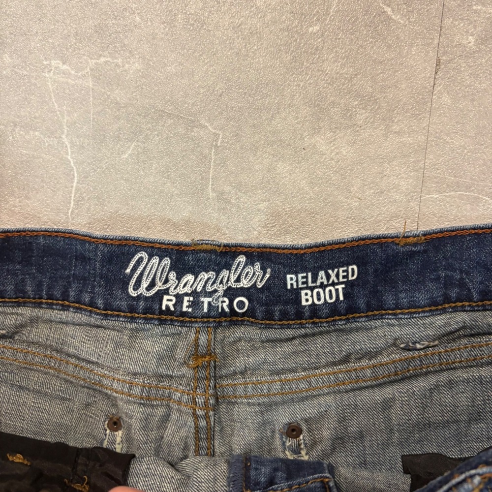 Wrangler Retro Relaxed Boot Jeans Mens 36x30 Blue Denim 10WRT20JH Medium Wash - Picture 3 of 7